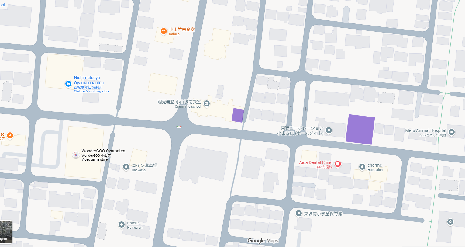 左側の小さな紫の範囲が店舗、右側の大きな紫の範囲がお客様用駐車場です。